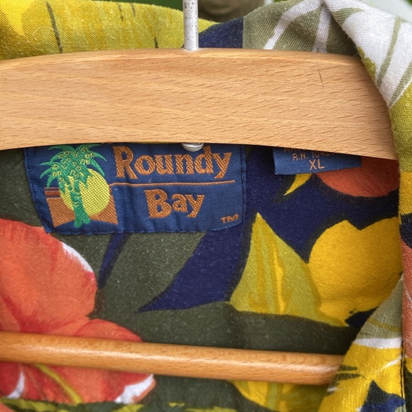 🛍️On Sale 🛍️ Vintage men’s Hawaiian shirt - Picture 2 of 7